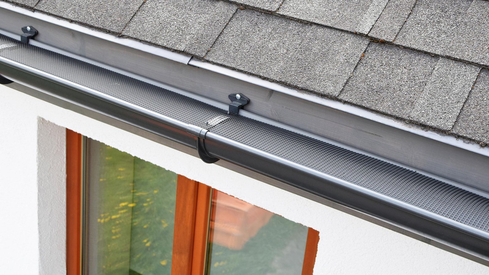 How Gutter Guards Improve Gutter Performance Year-Round